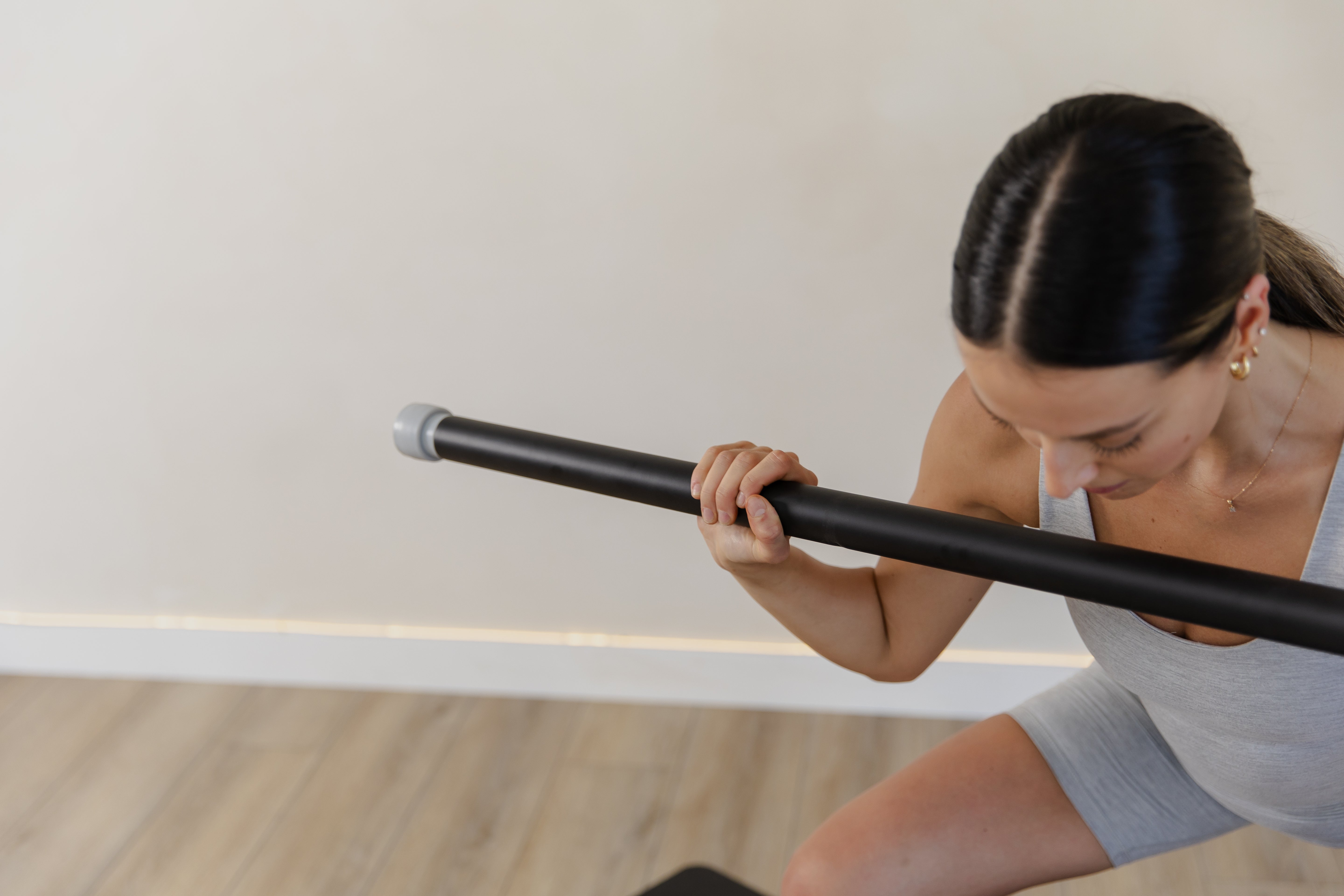 Weighted Bar 8kg Grey